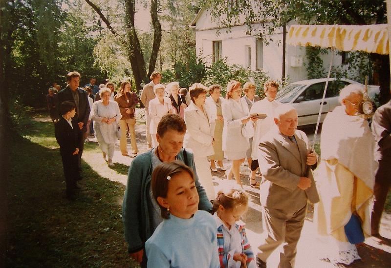 parafia polskokatolicka 2_04.jpg - Rok 2004. Odpust parafialny. Procesja